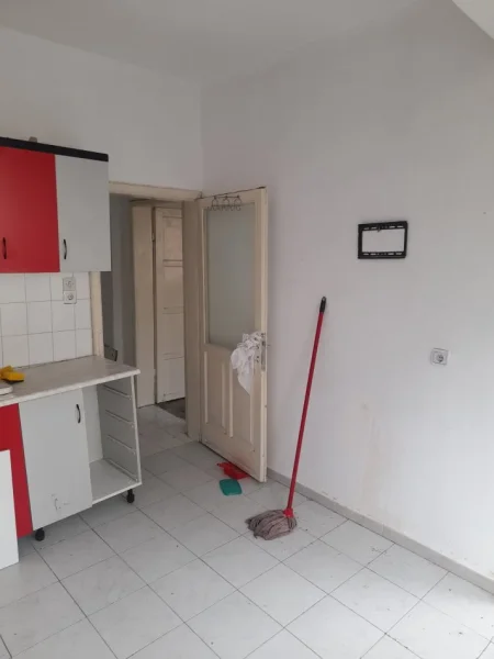 Tirane, jap me qera apartament duplex 1+1+Ballkon Kati 3, 50 m² 280 € (Jan Kukuzeli)