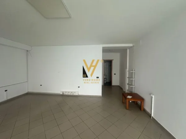 Tirane, jepet me qera zyre Kati 2, 70 m² 500 € (SELVIA)