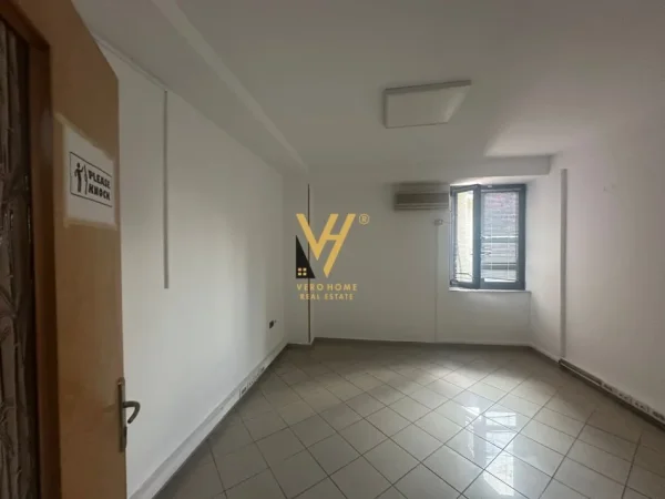 Tirane, jepet me qera zyre Kati 2, 70 m² 500 € (SELVIA)