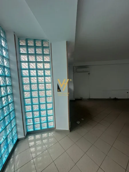 Tirane, jepet me qera zyre Kati 2, 70 m² 500 € (SELVIA)