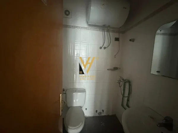 Tirane, jepet me qera zyre Kati 2, 70 m² 500 € (SELVIA)