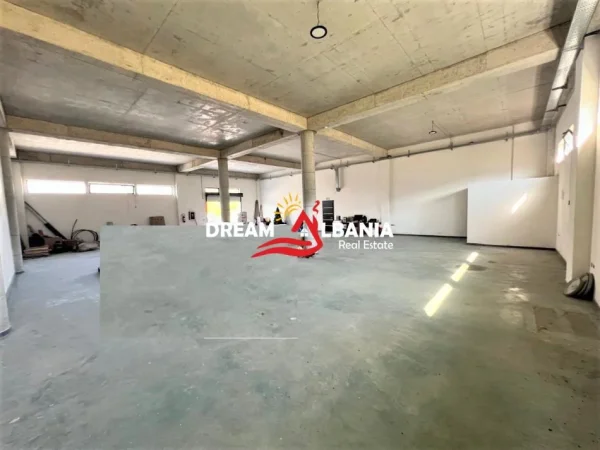 Tirane, jepet me qera magazine Kati 0, 200 m² 1.000 € (Ne Zonen e Kombinatit, prane Primavera Casa)