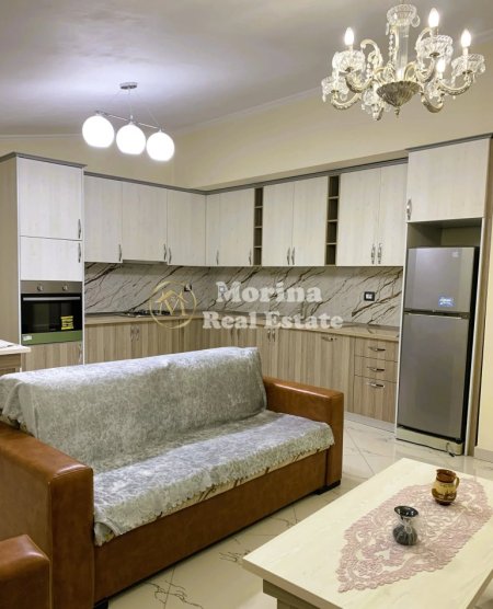 Tirane, jepet me qera shtepi 2+1+Ballkon Kati 3, 126 m² 450 € (Rruga 5 Maji)