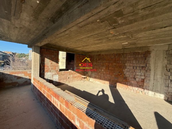 Vlore, shitet apartament 2+1+Ballkon Kati 3, 120 m² 85.000 € (Rruga Janaq Kolica)
