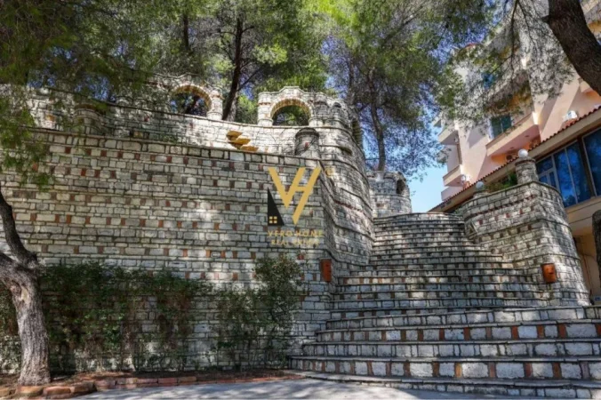 Fier, jepet me qera hotel Kati 0, 4.000 m² 4.000 € (FIER)