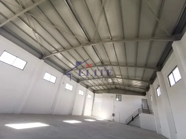 Tirane, jepet me qera magazine Kati 2, 715 m² 3.500 € (Vore)