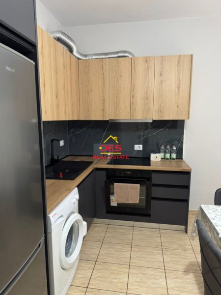 Vlore, jepet me qera apartament 1+1+Ballkon Kati 4, 70 m² 350 € (Rruga Dhimitër Konomi)