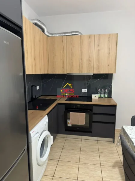 Vlore, jepet me qera apartament 1+1+Ballkon Kati 4, 70 m² 350 € (Rruga Dhimitër Konomi)