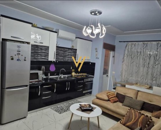 Tirane, jepet me qera apartament 1+1+Ballkon Kati 4, 70 m² 500 € (ALI DEMI)
