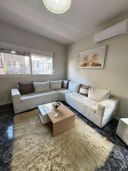 Tirane, jepet me qera 3+1 Kati 2, 180 m² 550 € (RRUGA E DIBRES. 7 min nga Qendra. 5 Min nga Medreseja)