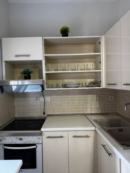 Tirane, jepet me qera 3+1 Kati 2, 180 m² 550 € (RRUGA E DIBRES. 7 min nga Qendra. 5 Min nga Medreseja)