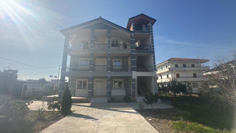 Tirane, jepet me qera shtepi 2+1 Kati 1, 80 m² 350 € (TEK RRUGA XHORXH BUSH NE KAMEZ.)
