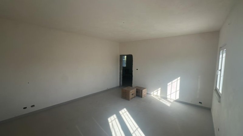 Tirane, jepet me qera shtepi 2+1 Kati 1, 80 m² 350 € (TEK RRUGA XHORXH BUSH NE KAMEZ.)