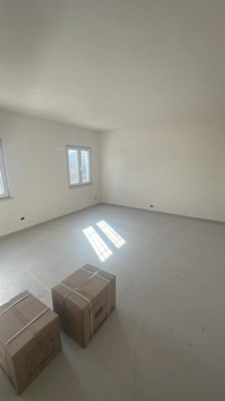 Tirane, jepet me qera shtepi 2+1 Kati 1, 80 m² 350 € (TEK RRUGA XHORXH BUSH NE KAMEZ.)