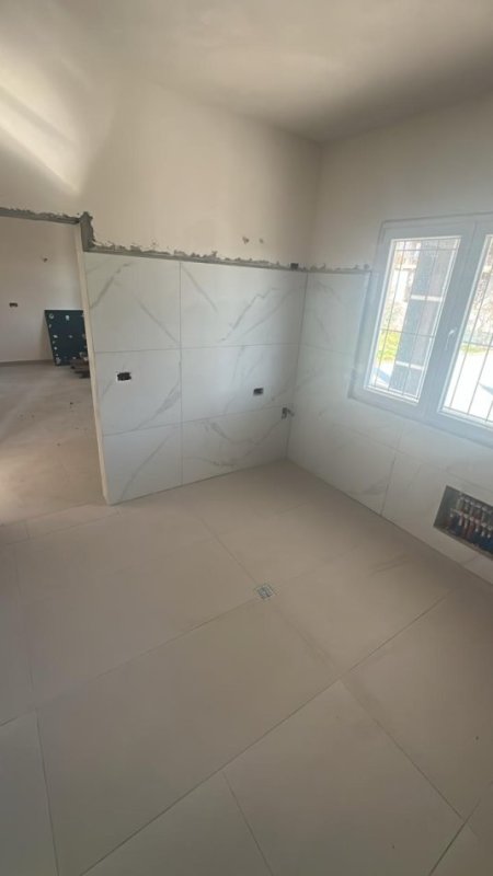 Tirane, jepet me qera shtepi 2+1 Kati 1, 80 m² 350 € (TEK RRUGA XHORXH BUSH NE KAMEZ.)
