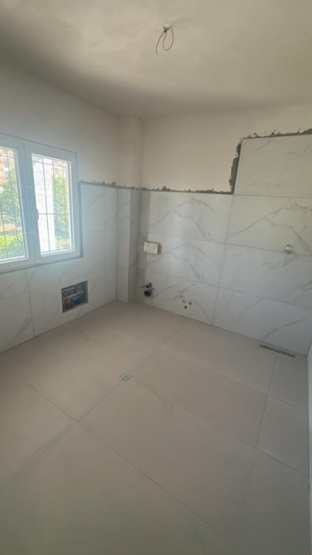 Tirane, jepet me qera shtepi 2+1 Kati 1, 80 m² 350 € (TEK RRUGA XHORXH BUSH NE KAMEZ.)