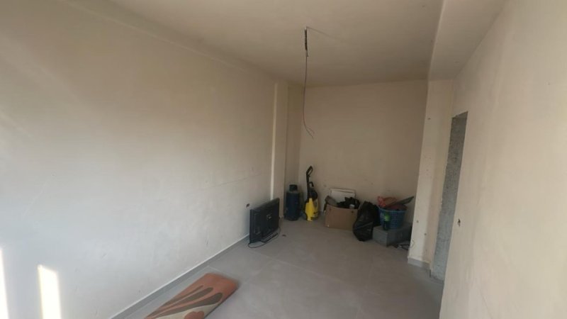 Tirane, jepet me qera shtepi 2+1 Kati 1, 80 m² 350 € (TEK RRUGA XHORXH BUSH NE KAMEZ.)