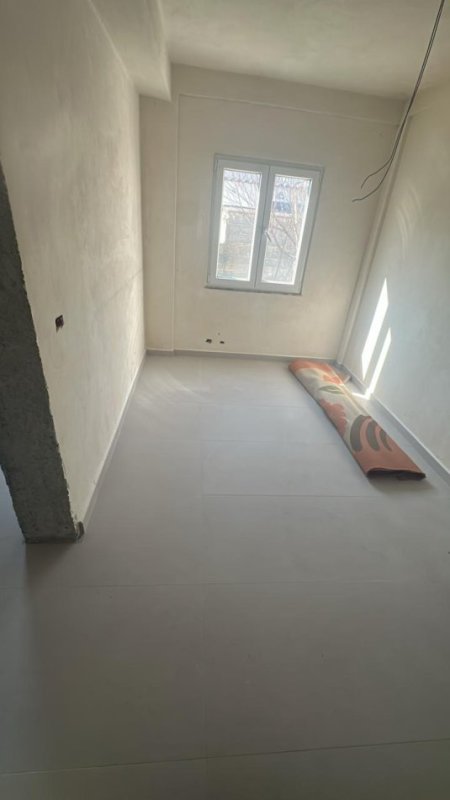Tirane, jepet me qera shtepi 2+1 Kati 1, 80 m² 350 € (TEK RRUGA XHORXH BUSH NE KAMEZ.)