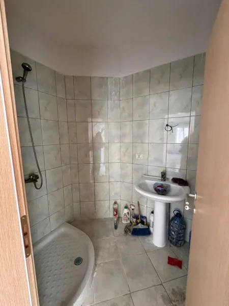 Durres, shitet apartament 2+1+Aneks+Ballkon Kati 4, 90 m² 95.000 € (Shkembi i Kavajes)