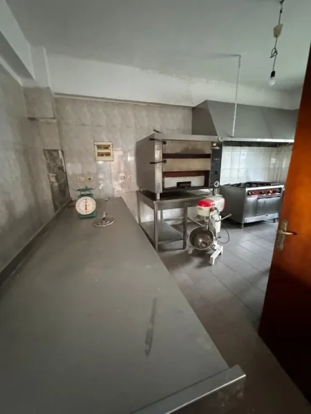 Durres, shitet hotel Kati 3, 600 m² 1.200.000 € (Shkembi i Kavajes)