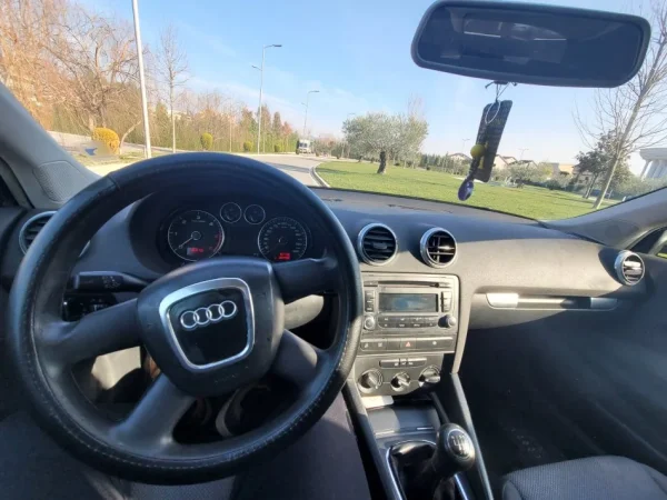 Durres, shitet makine Shitet ose ndrrohet Audi a3 1.9 viti 2009 Nafte, e zeze Kondicioner 260.000 km 4.501 €