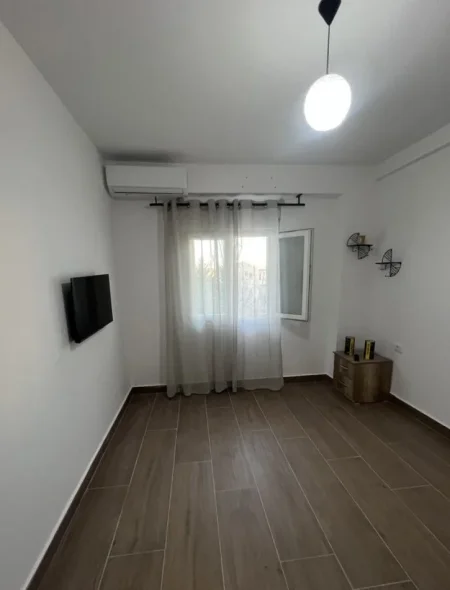 Tirane, jepet me qera apartament 1+1 Kati 3, 55 m² 500 € (Universiteti Barleti)
