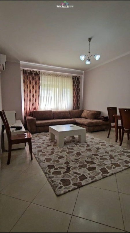 Tirane, jepet me qera apartament 1+1+Ballkon Kati 4, 60 m² 380 € (misto mame)