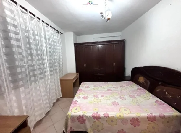 Tirane, shes apartament 1+1+Ballkon Kati 7, 80 m² 94.800 € (yzberisht)