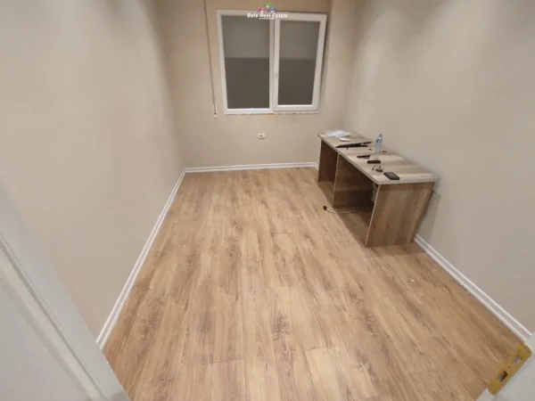 Tirane, jepet me qera zyre Kati 3, 104 m² 600 € (Selvia, Rruga e Dibres)