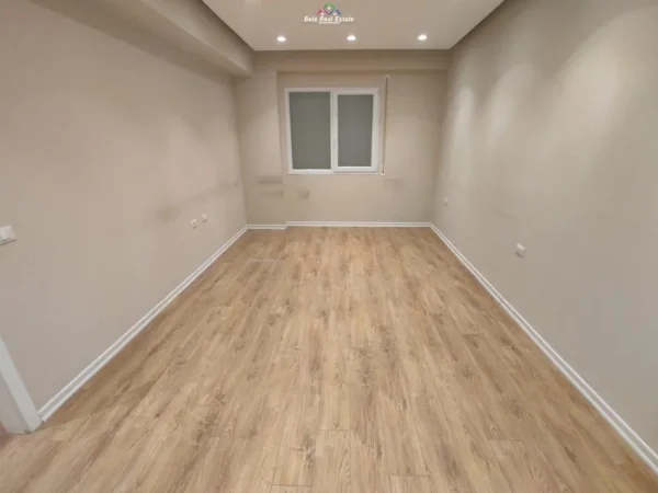 Tirane, jepet me qera zyre Kati 3, 104 m² 600 € (Selvia, Rruga e Dibres)