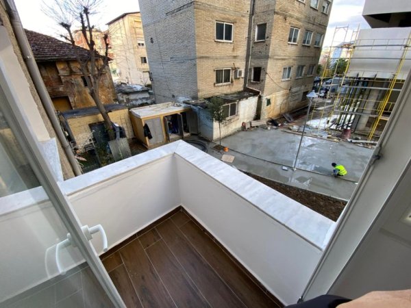 Tirane, shitet apartament 2+1 Kati 2, 83 m² 185.000 € (Rruga e Durresit, Colosseu)