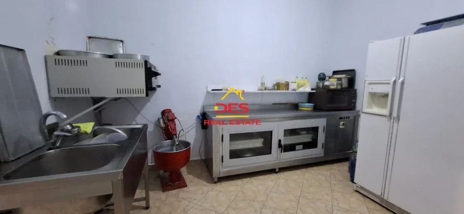 Vlore, shitet ambjent biznesi Kati 0, 70 m² (Rruga Sadik Zotaj)