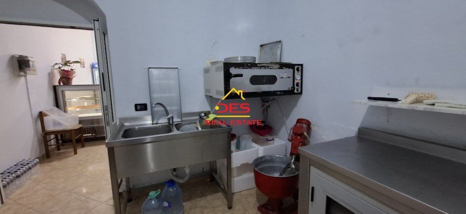 Vlore, shitet ambjent biznesi Kati 0, 70 m² (Rruga Sadik Zotaj)