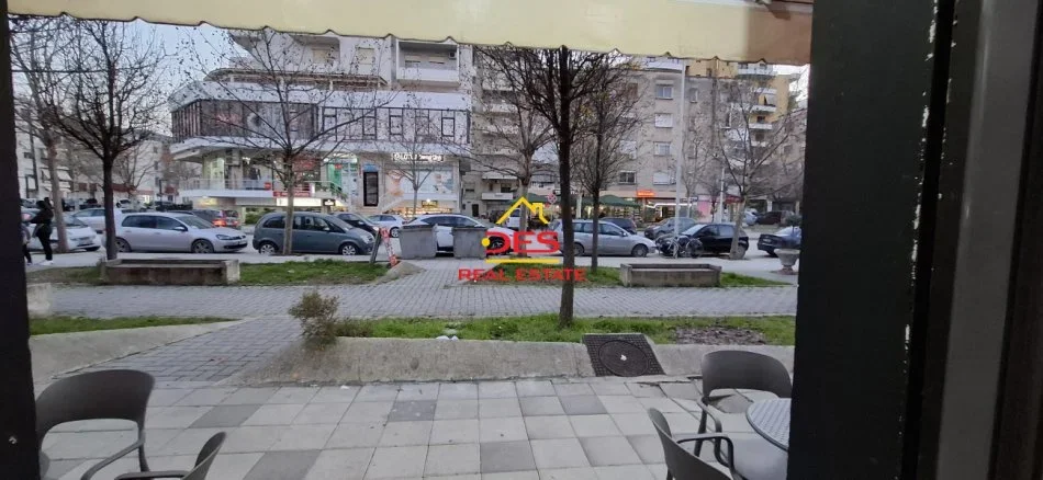 Vlore, shitet ambjent biznesi Kati 0, 70 m² (Rruga Sadik Zotaj)