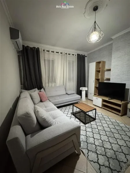 Tirane, jepet me qera apartament 1+1+Ballkon Kati 8, 65 m² 400 € (ASTIR)