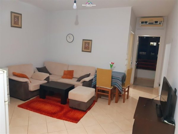 Tirane, jepet me qera apartament 1+1+Ballkon Kati 3, 55 m² 350 € (astir)
