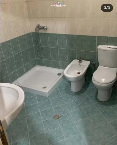 Tirane, jepet me qera apartament 1+1+Ballkon Kati 3, 55 m² 350 € (astir)