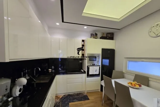 Tirane, shitet apartament 2+1+Ballkon Kati 1, 146 m² 300.000 € (LIQENI I THATE)