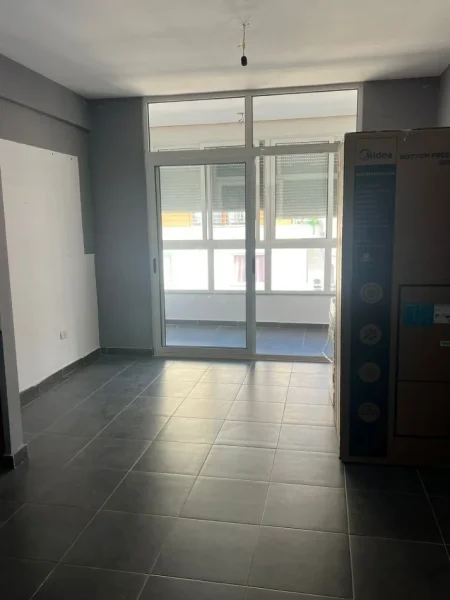 Tirane, shitet garsonier 1+1 Kati 6, 52 m² 60.000 € (rruga Sokrat Miho)