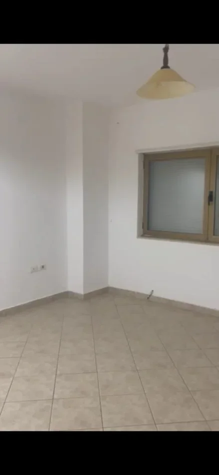 Tirane, shitet apartament 2+1 Kati 1,