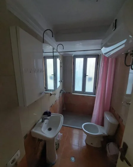 Tirane, shes apartament 2+1+Aneks+Ballkon Kati 1, 75 m² 188.000 € (Rr. E Kavajes te Spitali Gjerman)