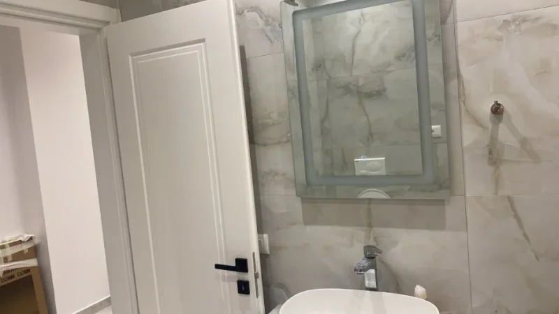 Tirane, jepet me qera apartament 1+1 luks Kati 9, 75 m² 500 € (Astir te bar Oslo)