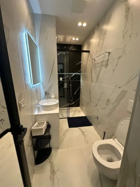 Tirane, jepet me qera apartament 2+1+Aneks+Ballkon Kati 3, 85 m² 600 € (Liqeni i Thate)