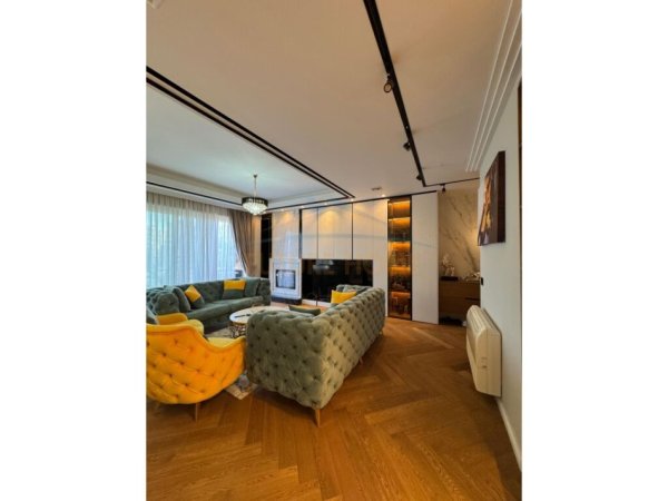 Tirane, jepet me qera apartament 2+1+Ballkon+Post Parkimi,  Kati 5, 1999 € (Liqeni i Thate)
