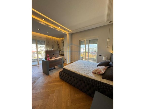 Tirane, jepet me qera apartament 2+1+Ballkon+Post Parkimi,  Kati 5, 1999 € (Liqeni i Thate)