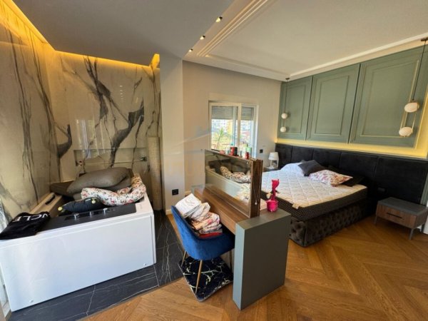 Tirane, jepet me qera apartament 2+1+Ballkon+Post Parkimi,  Kati 5, 1999 € (Liqeni i Thate)