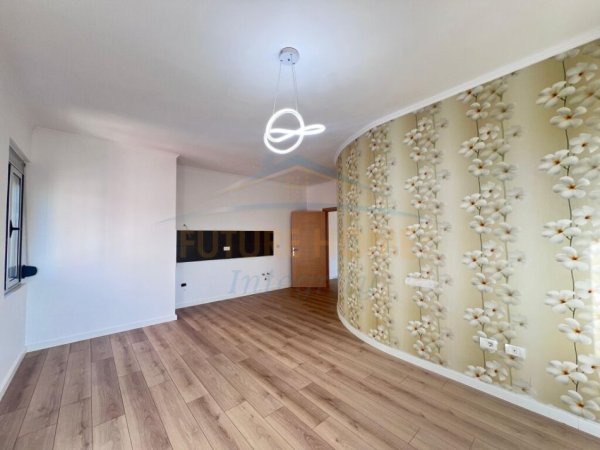Tirane, shitet apartament 2+1+Ballkon Kati 4, 86 m² 178.000 € (Kodra e Diellit)