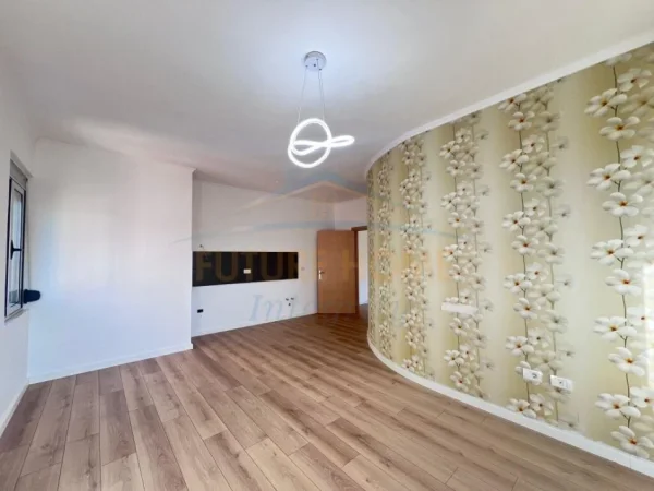 Tirane, shitet apartament 2+1+Ballkon Kati 4, 86 m² 178.000 € (Kodra e Diellit)