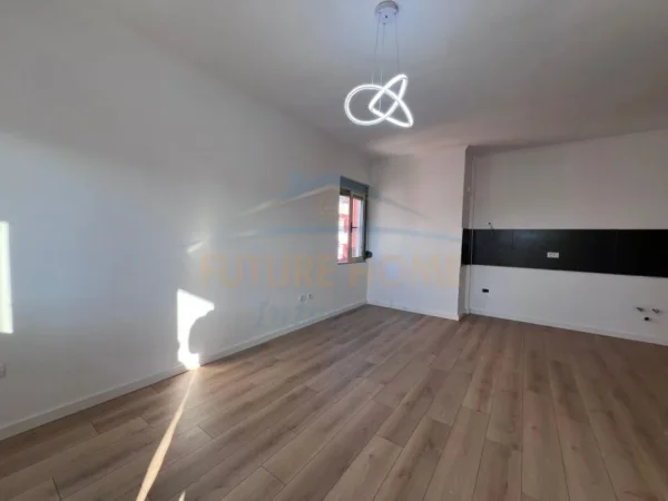 Tirane, shitet apartament 2+1+Ballkon Kati 4, 86 m² 178.000 € (Kodra e Diellit)