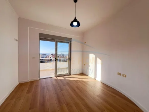 Tirane, shitet apartament 2+1+Ballkon Kati 4, 86 m² 178.000 € (Kodra e Diellit)